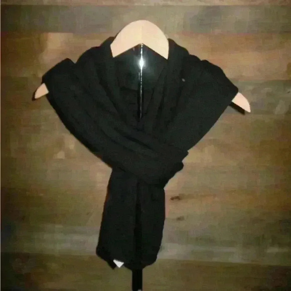 LOFT Other - Black LOFT Scarf